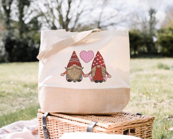 Cute Gnome Couple embroidery design