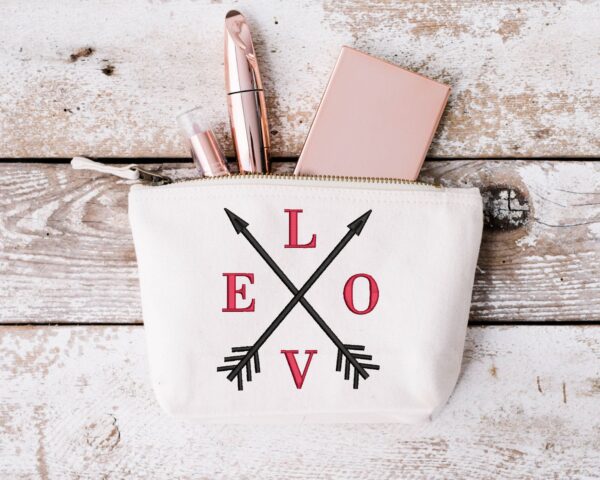 Love arrows embroidery design